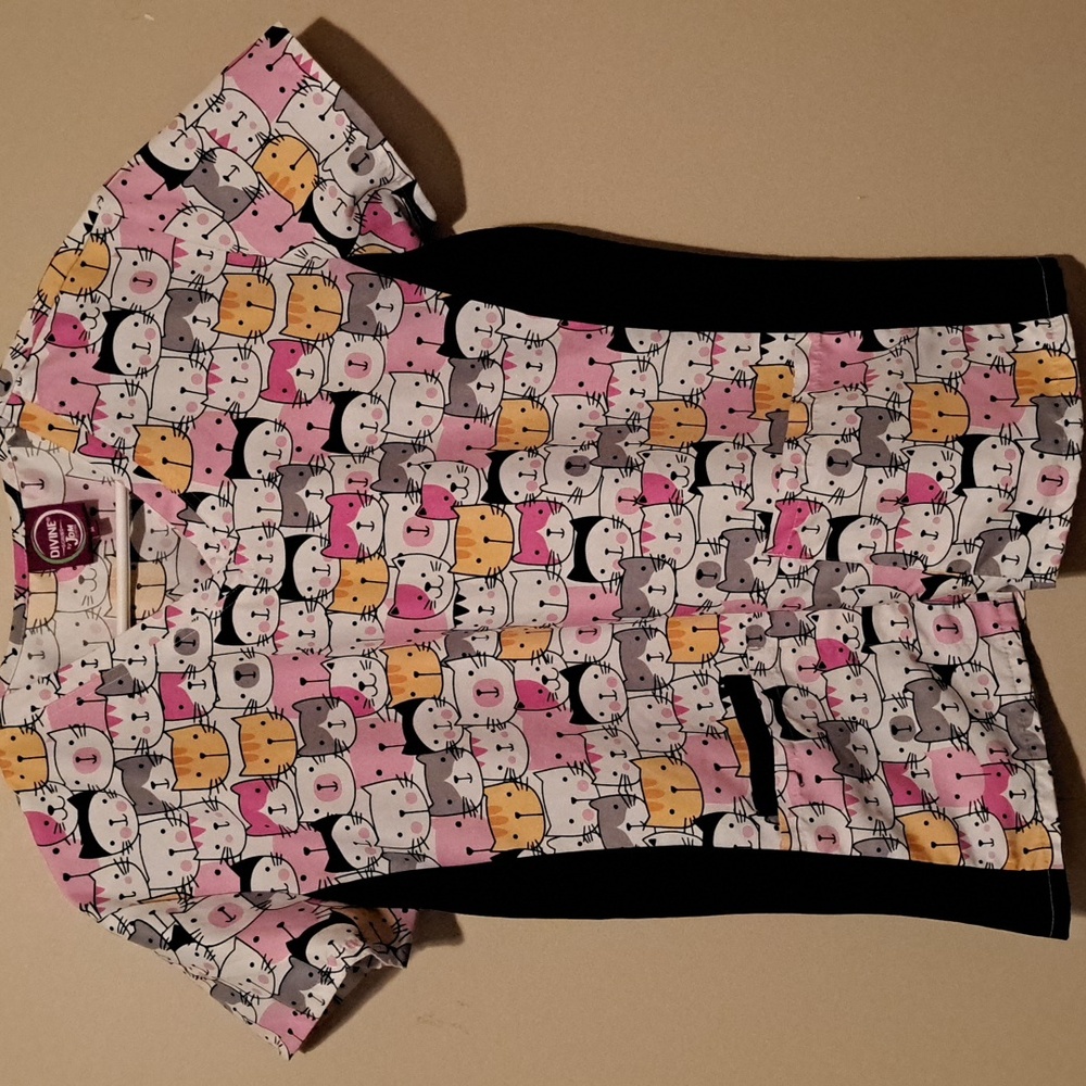 Divine Scrubs. JDM Uniforms.   Medium.